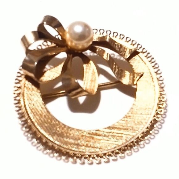 Vintage Bow Accented Cultured Pearl Circle Pin Brooch - Picture 3 of 6